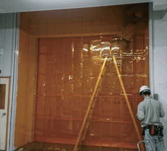 防虫シートと高速シャッター(施工後)